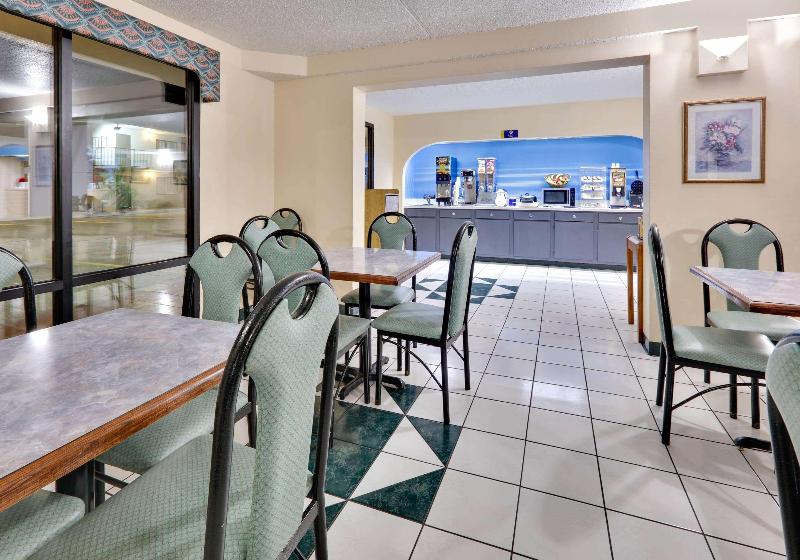 هتل Days Inn & Suites By Wyndham Bentonville