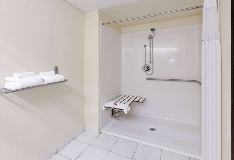 هتل Days Inn & Suites By Wyndham Bentonville