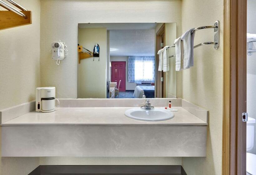 هتل Days Inn & Suites By Wyndham Bentonville