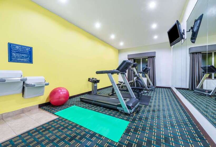 ホテル Days Inn & Suites By Wyndham Mineral Wells