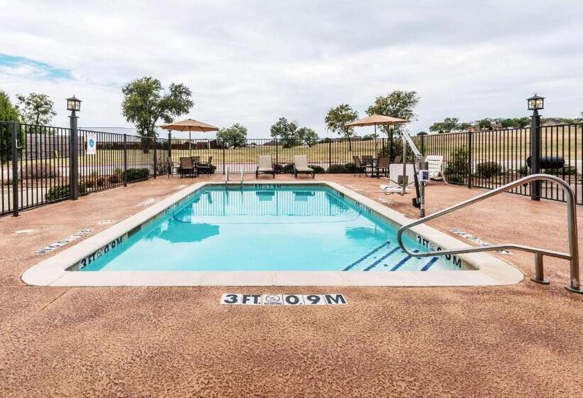 فندق Days Inn & Suites By Wyndham Mineral Wells