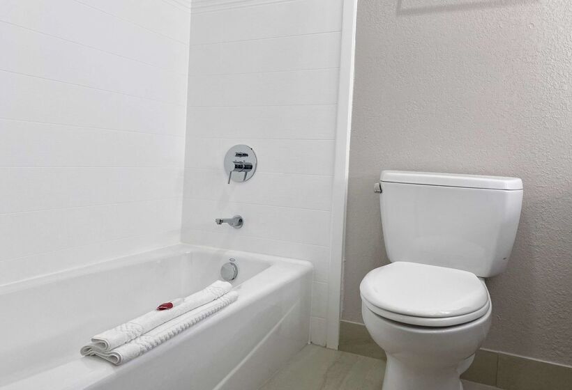 فندق Days Inn & Suites By Wyndham Peachtree Corners Norcross