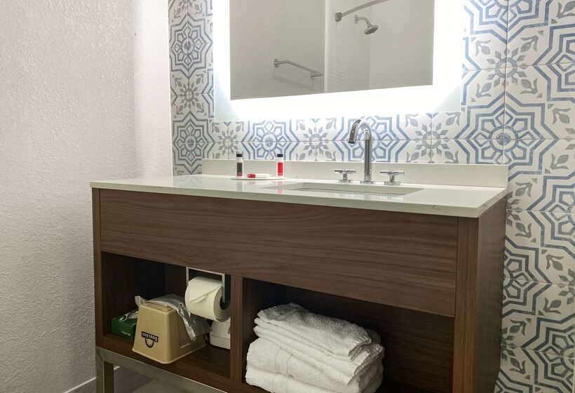 فندق Days Inn & Suites By Wyndham Peachtree Corners Norcross