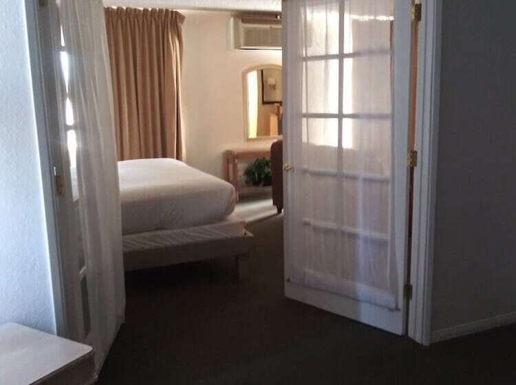 ホテル Desert Hot Springs Spa