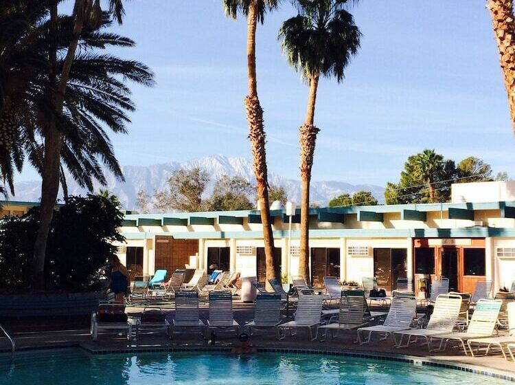 ホテル Desert Hot Springs Spa