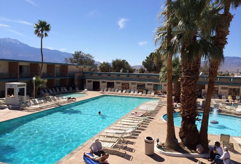 ホテル Desert Hot Springs Spa