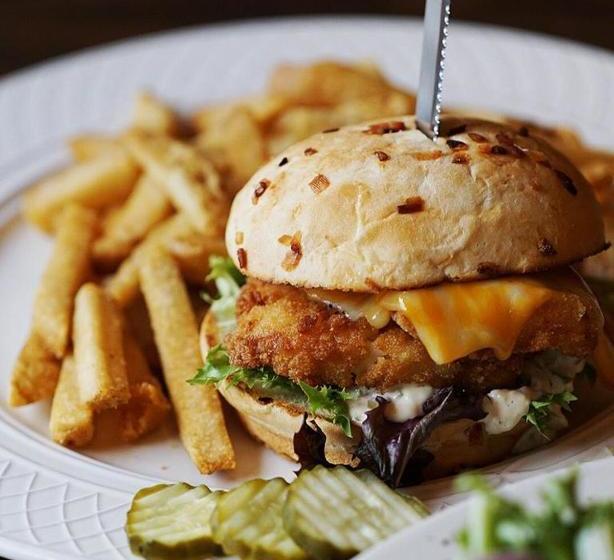 هتل Don Hall's Guesthouse