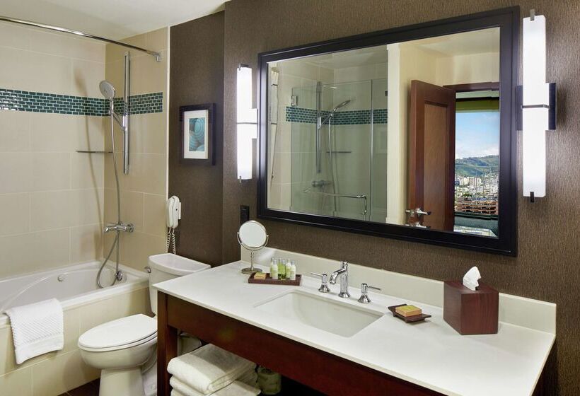 Doubletree By Hilton Hotel Alana   Waikiki Beach