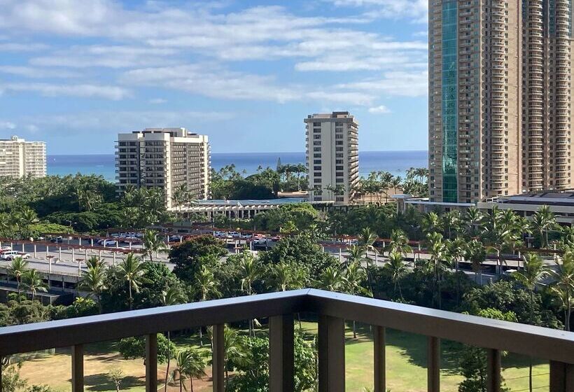 Doubletree By Hilton Hotel Alana   Waikiki Beach