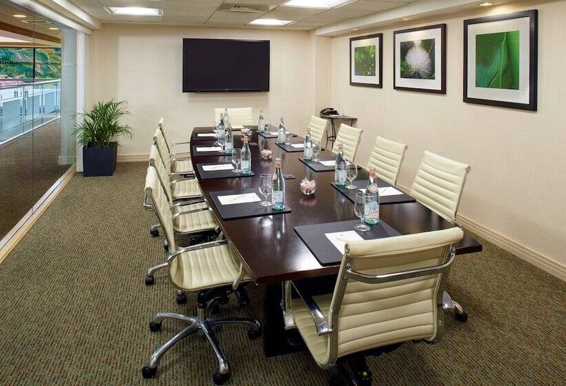 Doubletree By Hilton Hotel Alana   Waikiki Beach