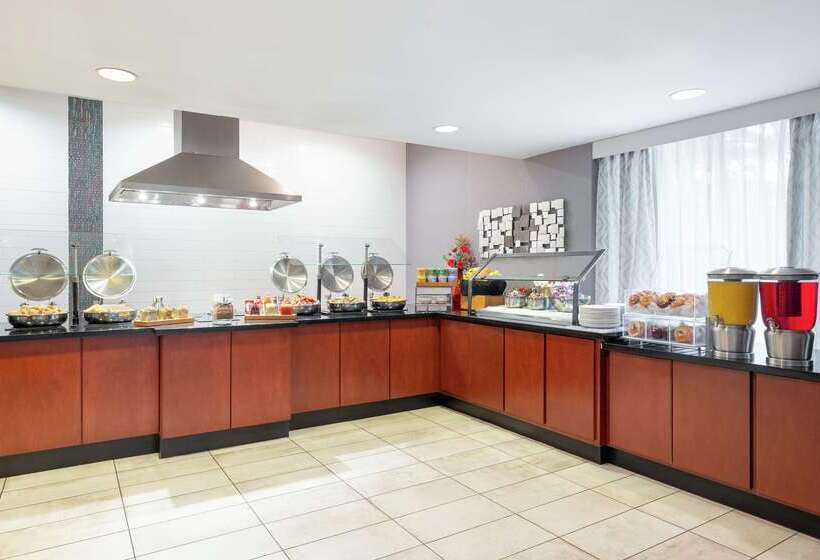 هتل Doubletree By Hilton Atlanta Airport