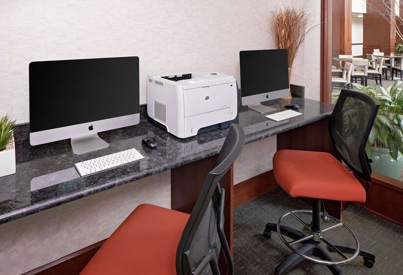 Doubletree By Hilton Hotel Boston Bayside