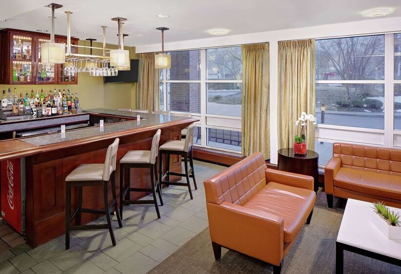 Doubletree By Hilton Hotel Boston Bayside