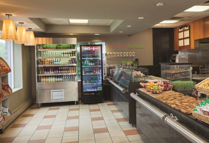 Doubletree By Hilton Hotel Boston Bayside