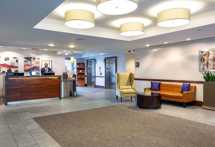 Doubletree By Hilton Hotel Boston Bayside