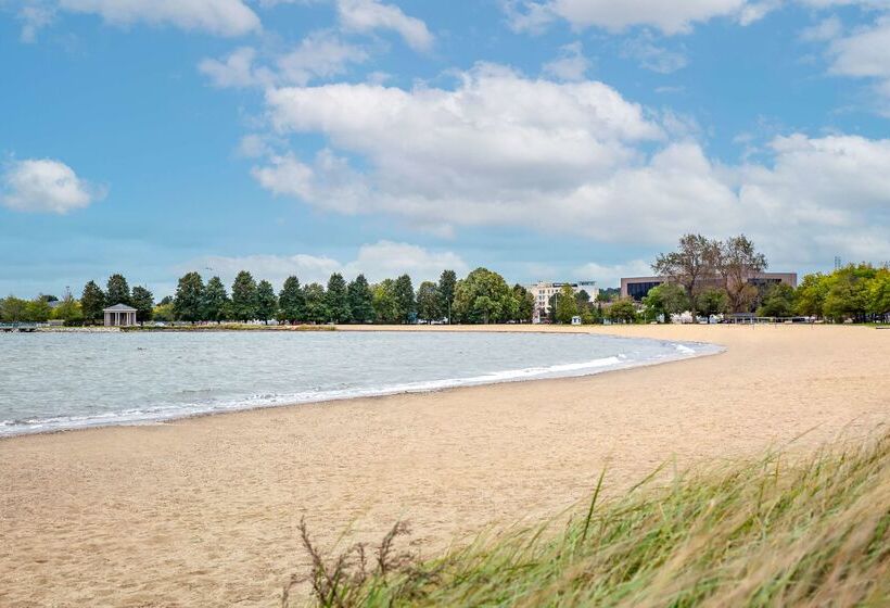 Doubletree By Hilton Hotel Boston Bayside