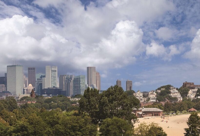 Doubletree By Hilton Hotel Boston Bayside