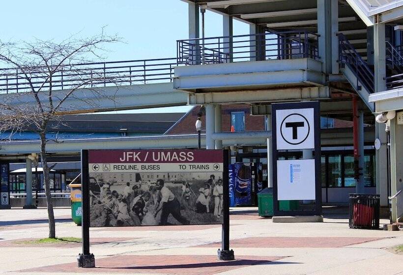 Doubletree By Hilton Hotel Boston Bayside