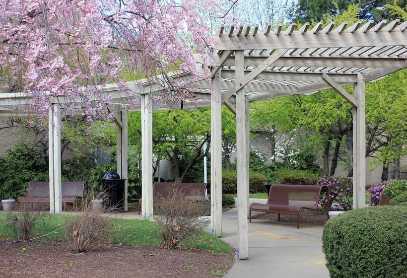 Doubletree By Hilton Hotel Boston Bayside