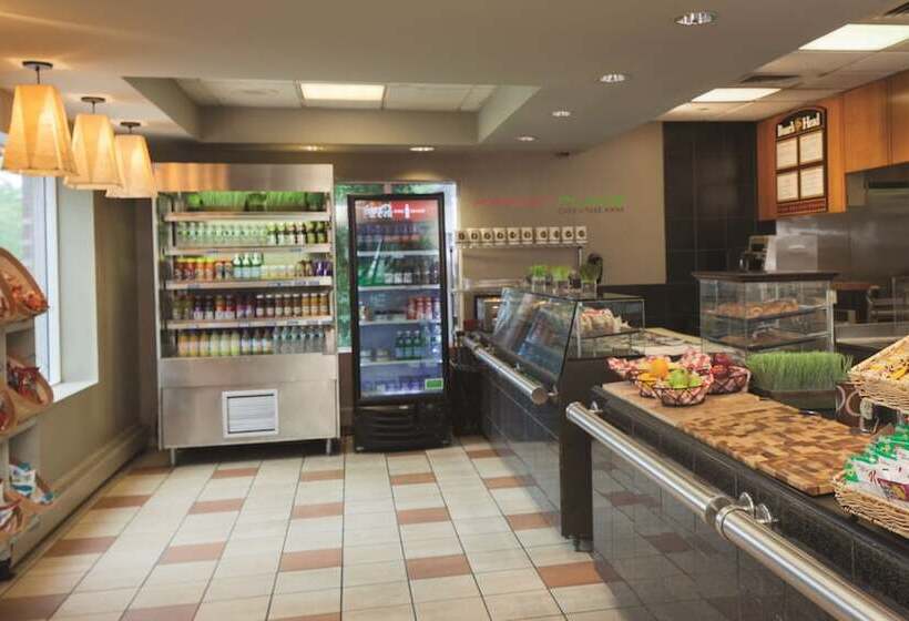 Doubletree By Hilton Hotel Boston Bayside