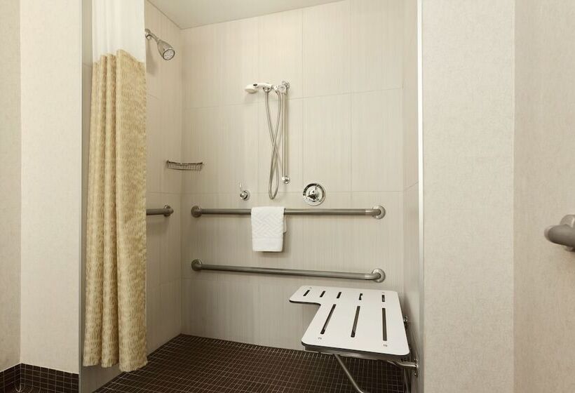 Doubletree By Hilton Hotel Boston Bayside