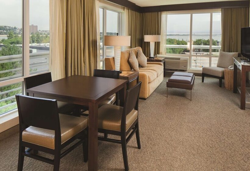 Doubletree By Hilton Hotel Boston Bayside