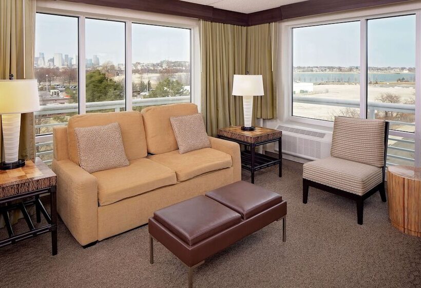 Doubletree By Hilton Hotel Boston Bayside