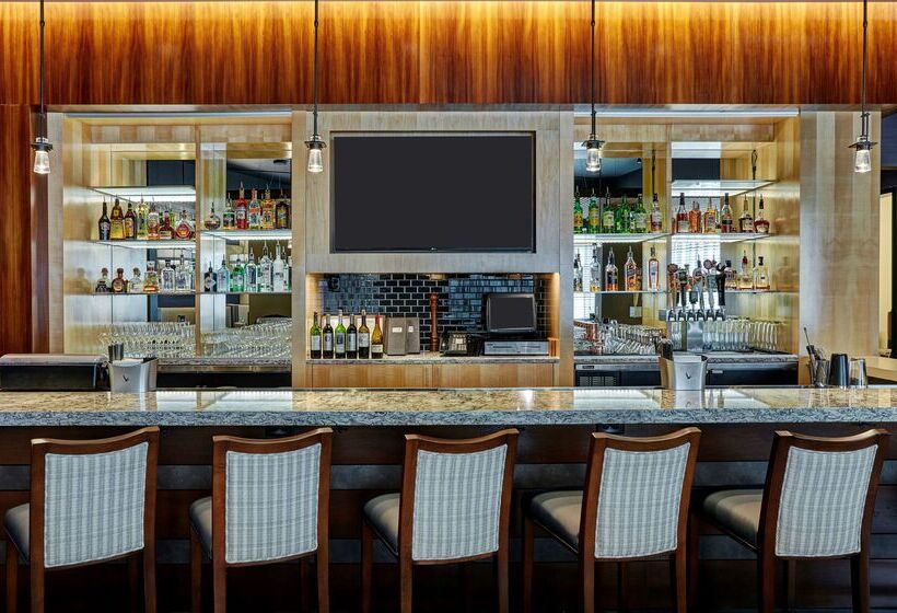 בית מלון כפרי Doubletree By Hilton Charlotte Uptown