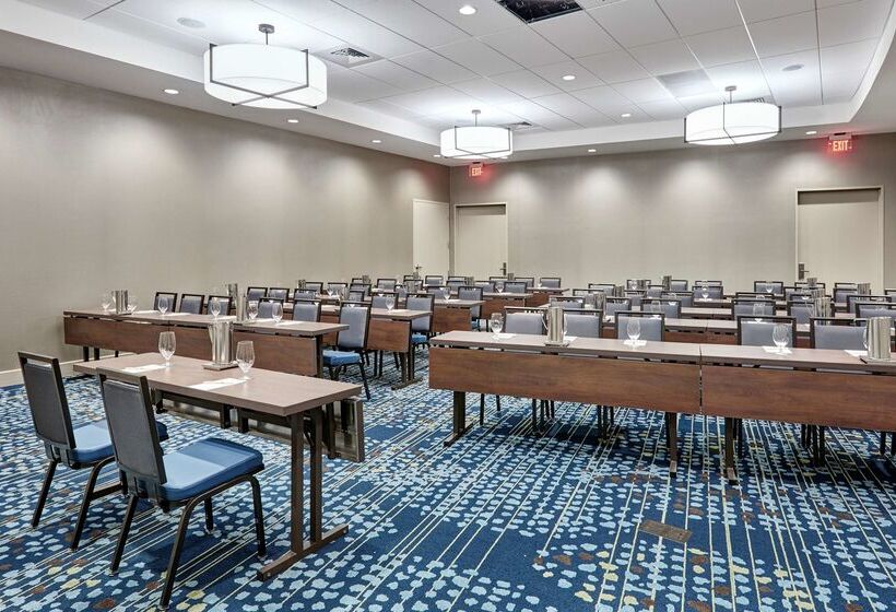 בית מלון כפרי Doubletree By Hilton Charlotte Uptown