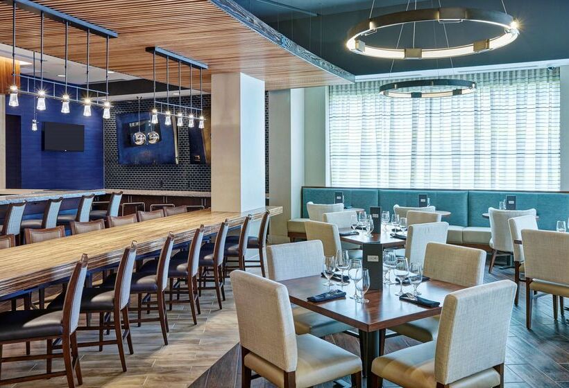 בית מלון כפרי Doubletree By Hilton Charlotte Uptown