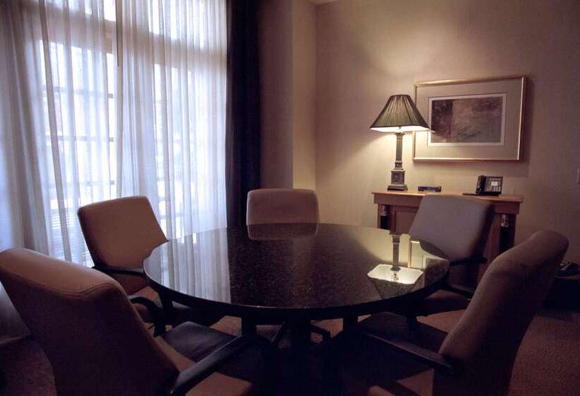 בית מלון כפרי Doubletree By Hilton Charlotte Uptown