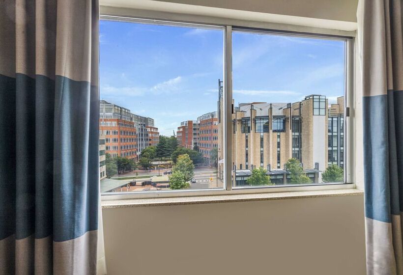 בית מלון כפרי Doubletree By Hilton Charlotte Uptown