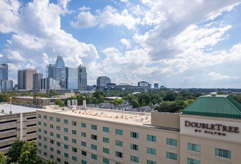 בית מלון כפרי Doubletree By Hilton Charlotte Uptown