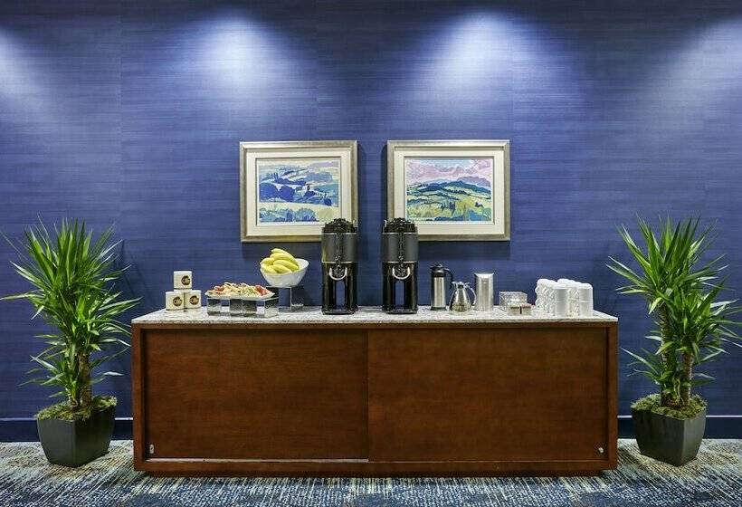 בית מלון כפרי Doubletree By Hilton Charlotte Uptown