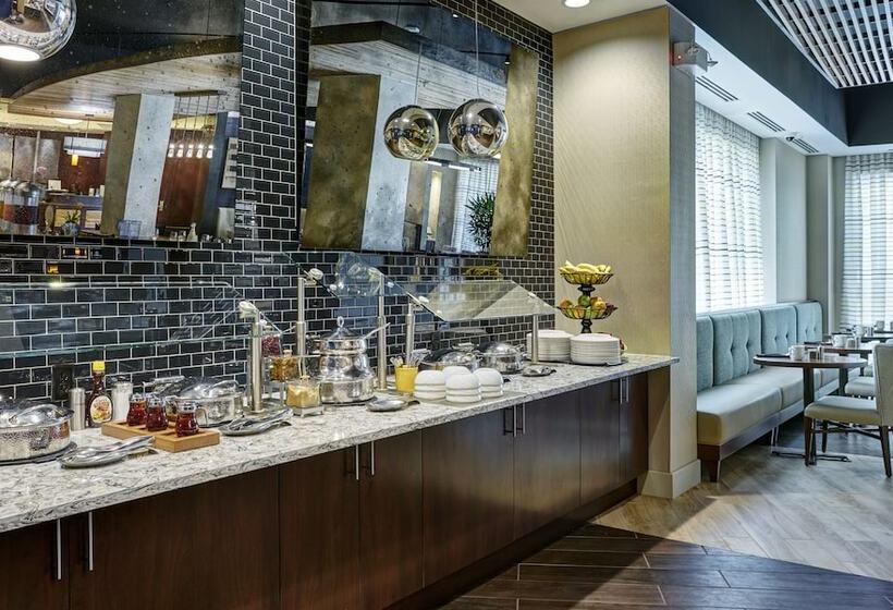 בית מלון כפרי Doubletree By Hilton Charlotte Uptown