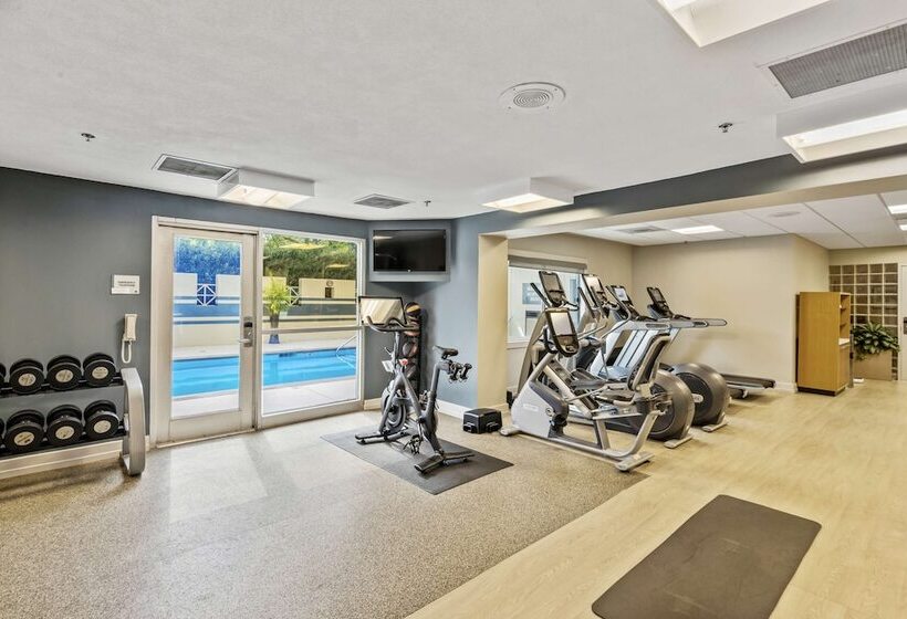 בית מלון כפרי Doubletree By Hilton Charlotte Uptown