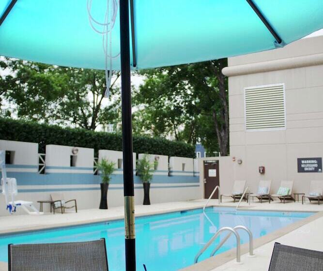 בית מלון כפרי Doubletree By Hilton Charlotte Uptown