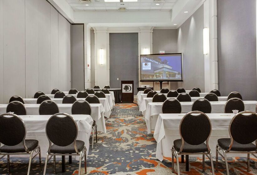 فندق Doubletree By Hilton Little Rock