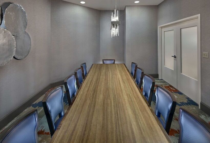 فندق Doubletree By Hilton Little Rock