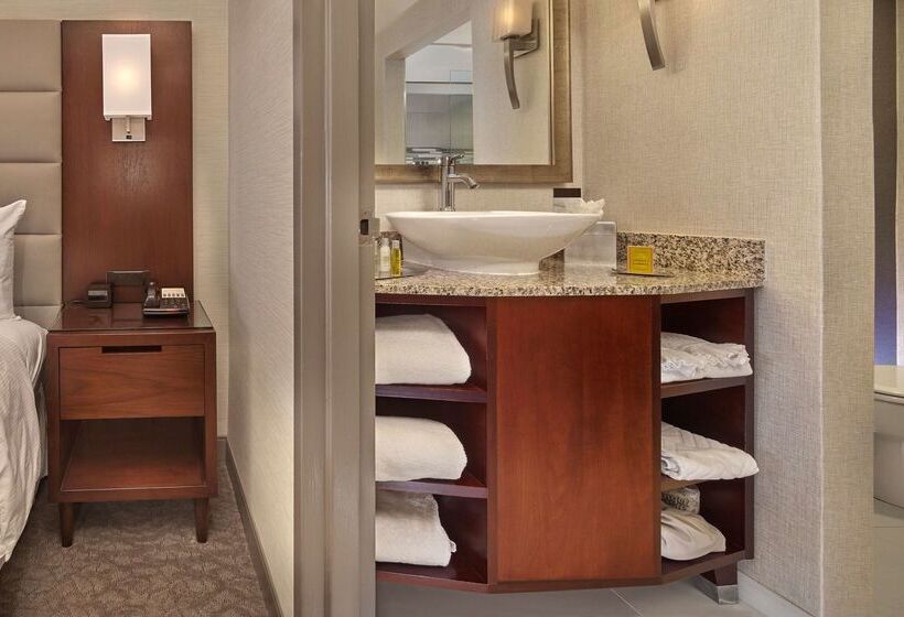 فندق Doubletree By Hilton Little Rock