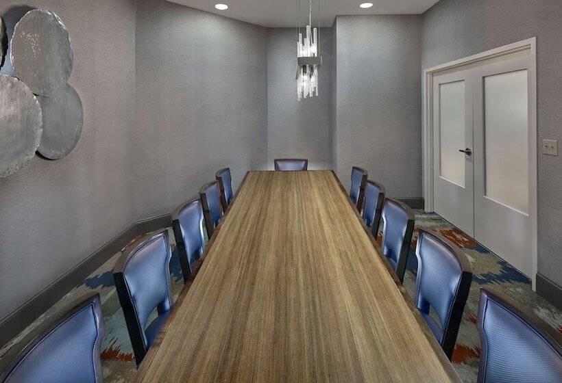 فندق Doubletree By Hilton Little Rock