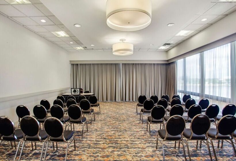 فندق Doubletree By Hilton Little Rock