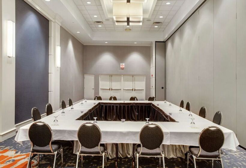 فندق Doubletree By Hilton Little Rock