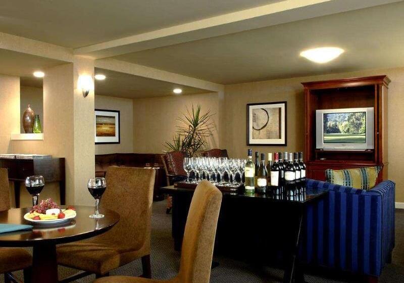 Отель Doubletree By Hilton  Norwalk