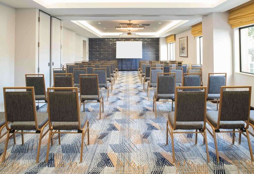 هتل Doubletree By Hilton  San Francisco Airport
