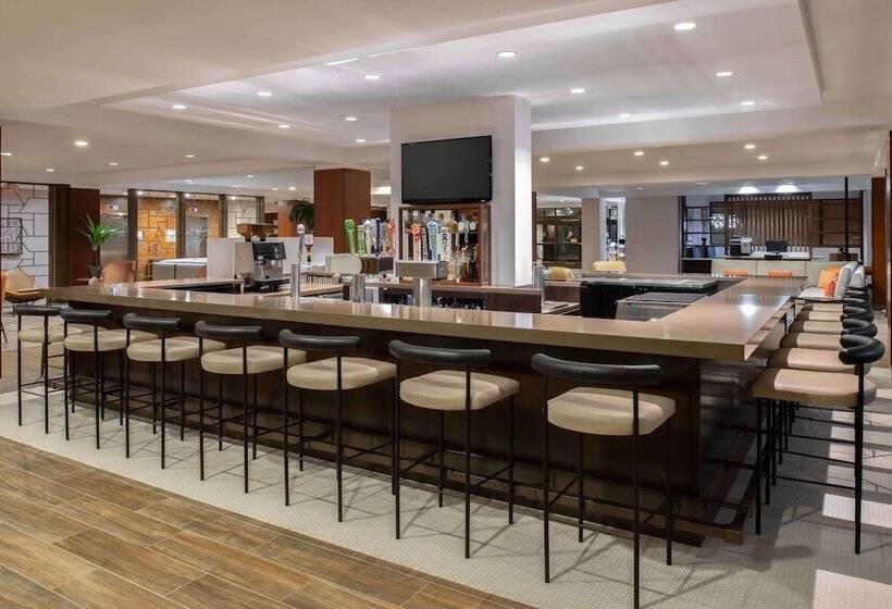 هتل Doubletree By Hilton  San Francisco Airport