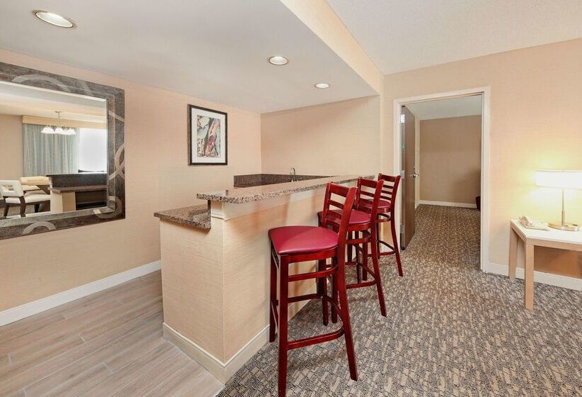 هتل Doubletree By Hilton Virginia Beach