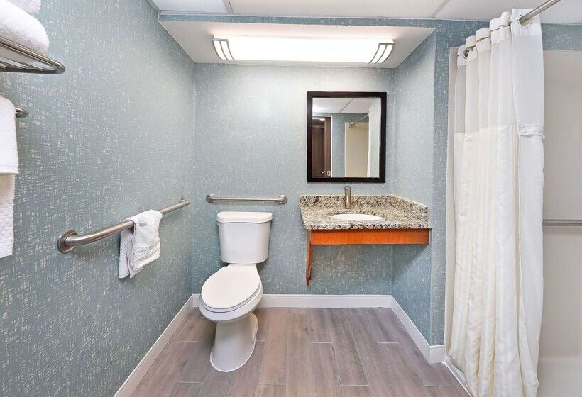 هتل Doubletree By Hilton Virginia Beach