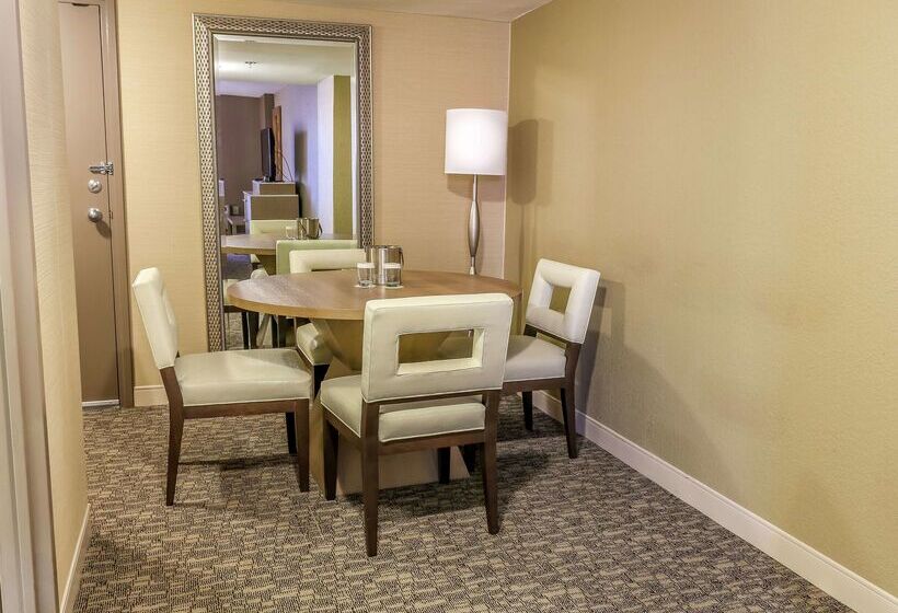 هتل Doubletree By Hilton Virginia Beach