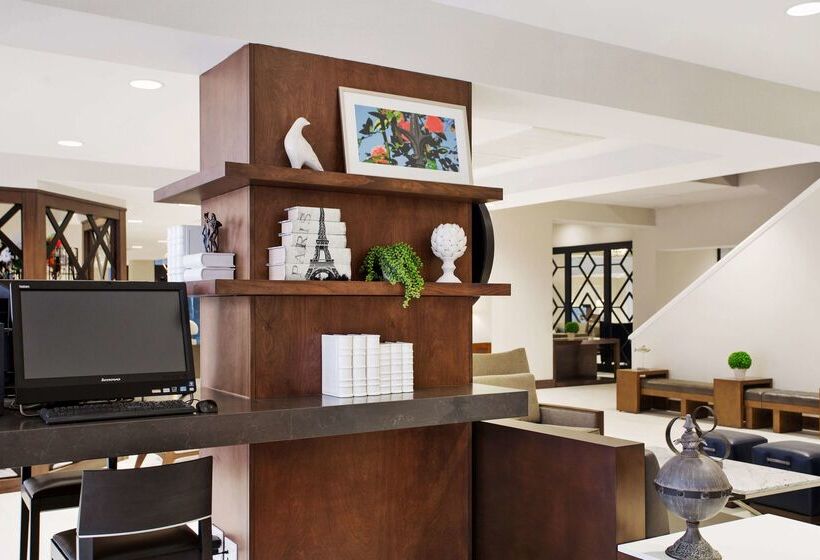 هتل Doubletree By Hilton New Orleans